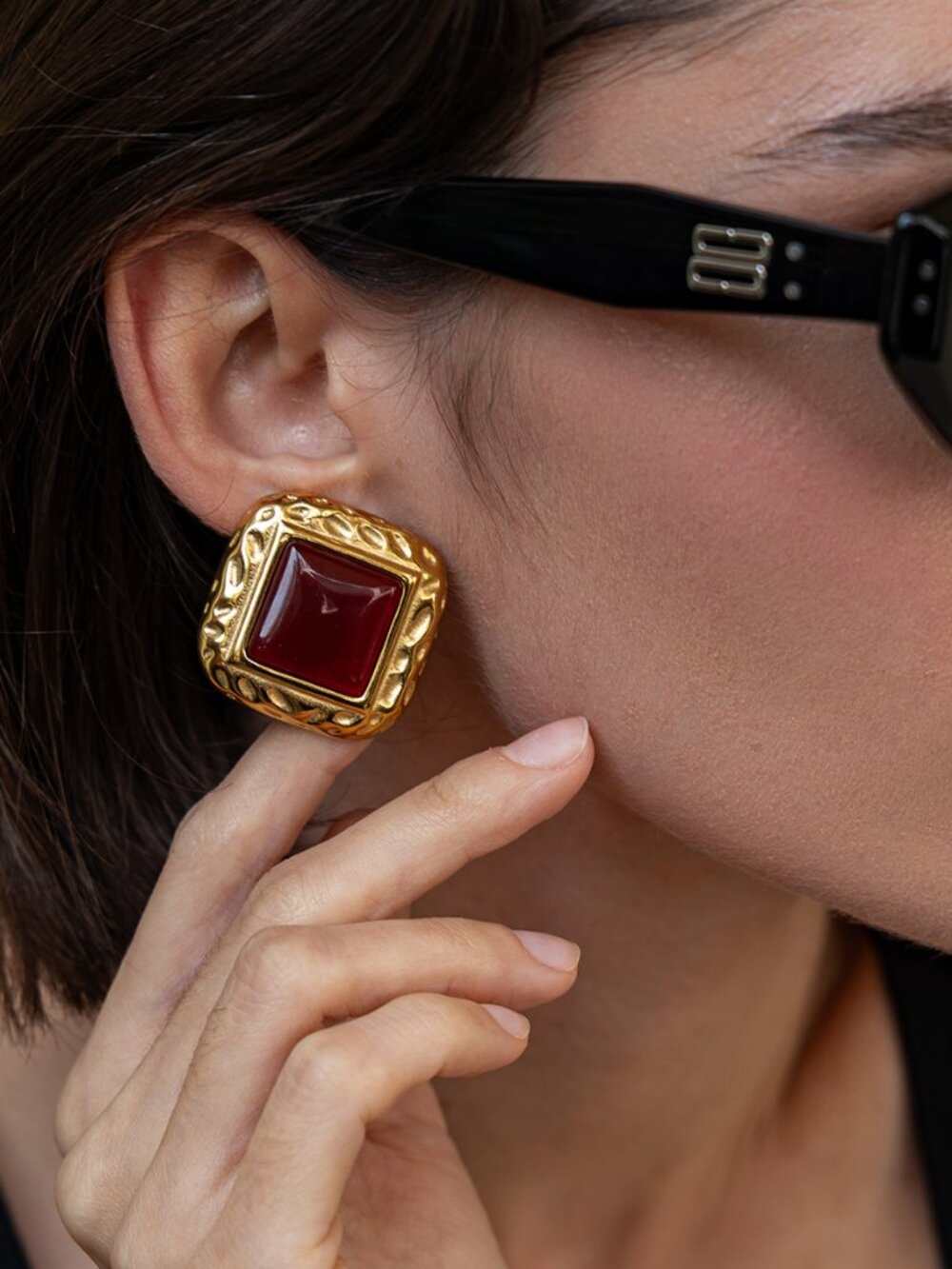 Vintage Gold Square Stud Earrings Textured Twisted Frame Deep Red Resin Center S